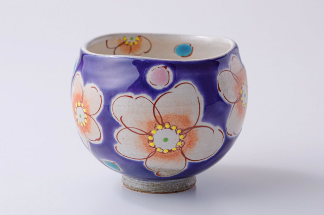 虚空蔵窯 | A cup of Violet Flower Urara