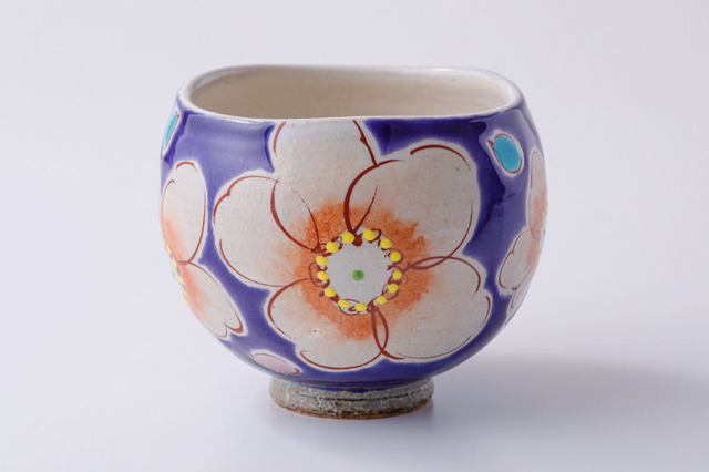 虚空蔵窯 | A cup of Violet Flower Urara