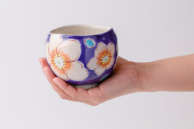 虚空蔵窯 | A cup of Violet Flower Urara